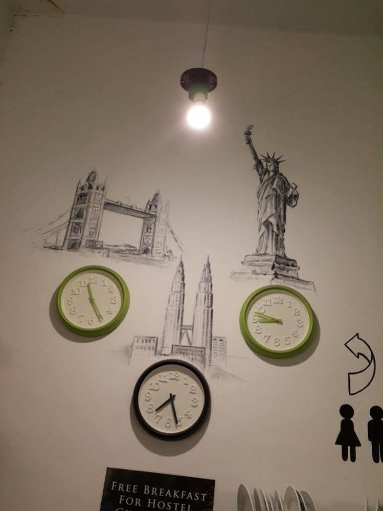 PODs The Backpackers Home&Cafe, Kuala Lumpur Bagian luar foto