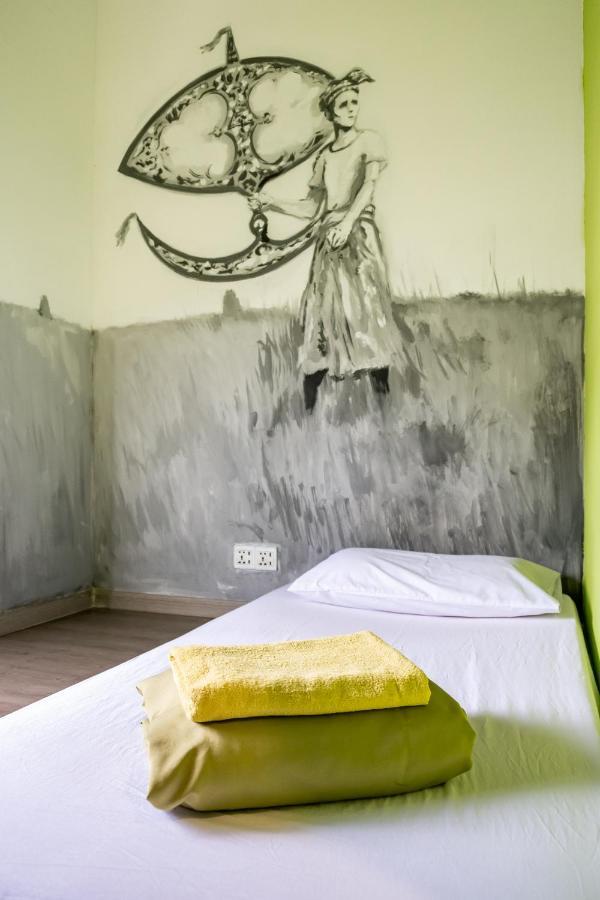 PODs The Backpackers Home&Cafe, Kuala Lumpur Bagian luar foto