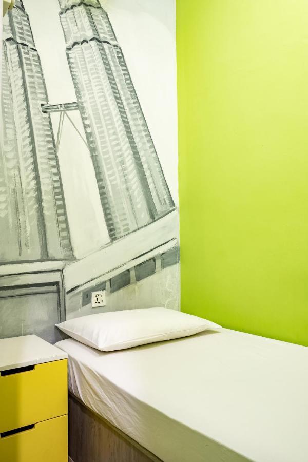 PODs The Backpackers Home&Cafe, Kuala Lumpur Bagian luar foto