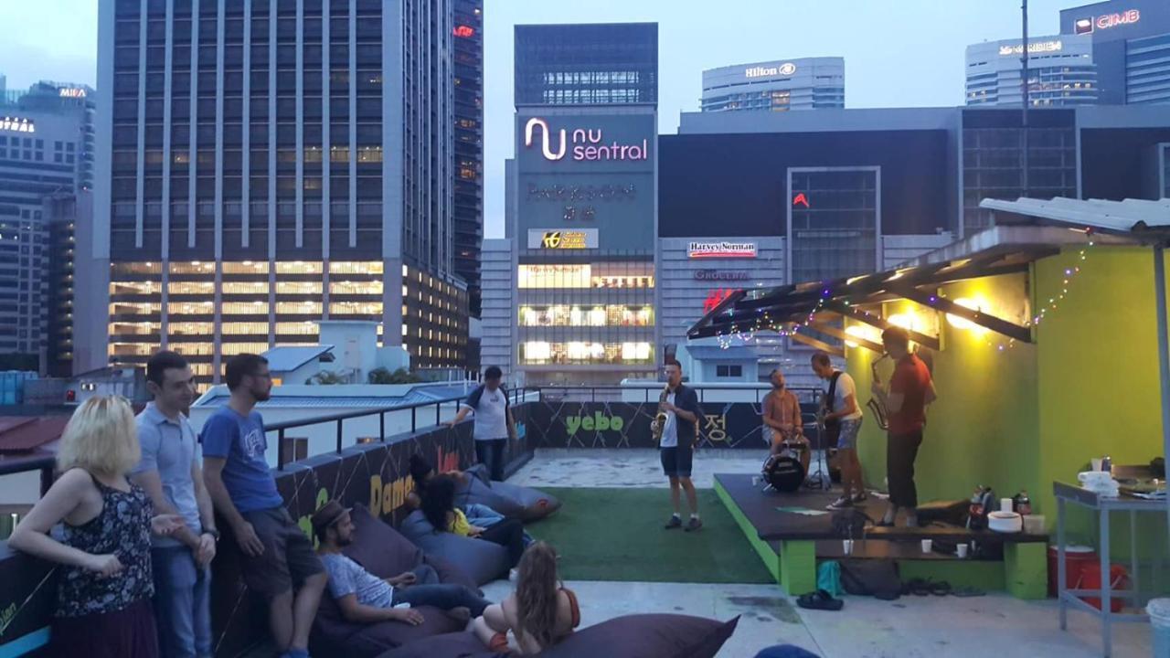 PODs The Backpackers Home&Cafe, Kuala Lumpur Bagian luar foto